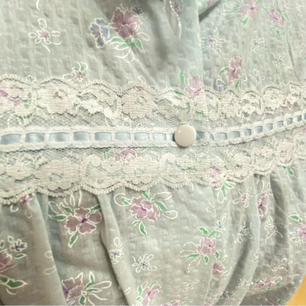 VINTAGE Made in USA Fascination 2X Blue Floral Button-Front Nightgown Lace Trim